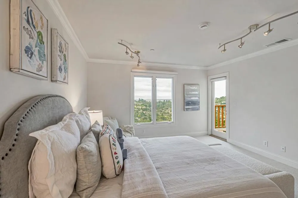 222 Oakley Avenue San Carlos, CA 94070