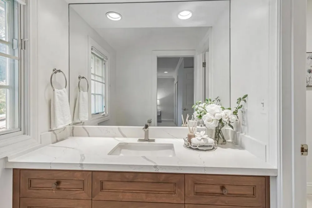 222 Oakley Avenue San Carlos, CA 94070