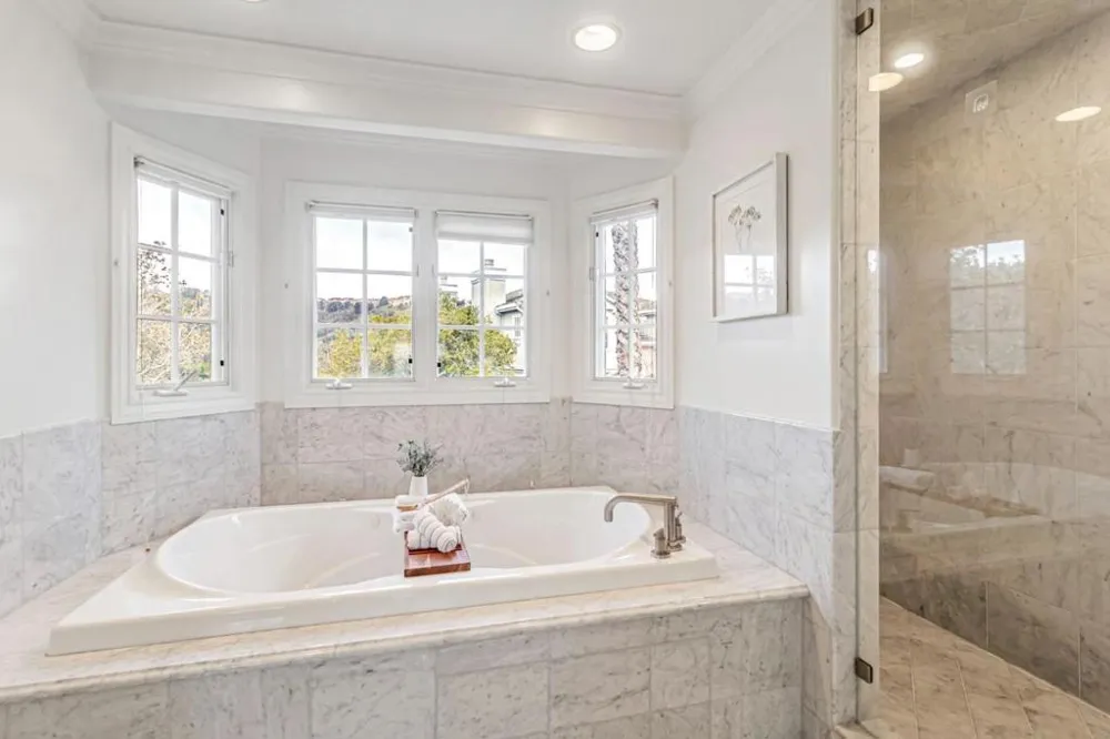 222 Oakley Avenue San Carlos, CA 94070