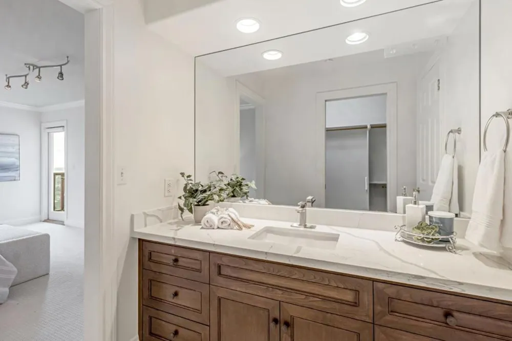 222 Oakley Avenue San Carlos, CA 94070