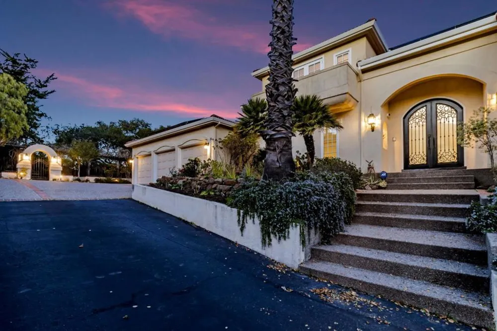 222 Oakley Avenue San Carlos, CA 94070