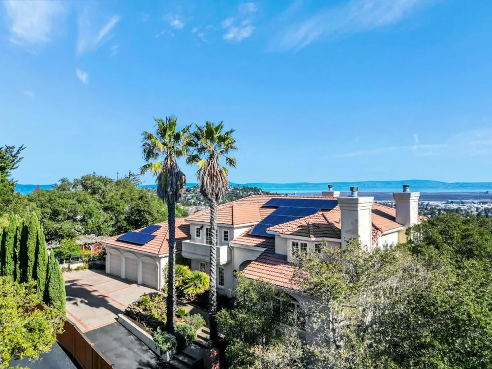 222 Oakley Avenue San Carlos, CA 94070