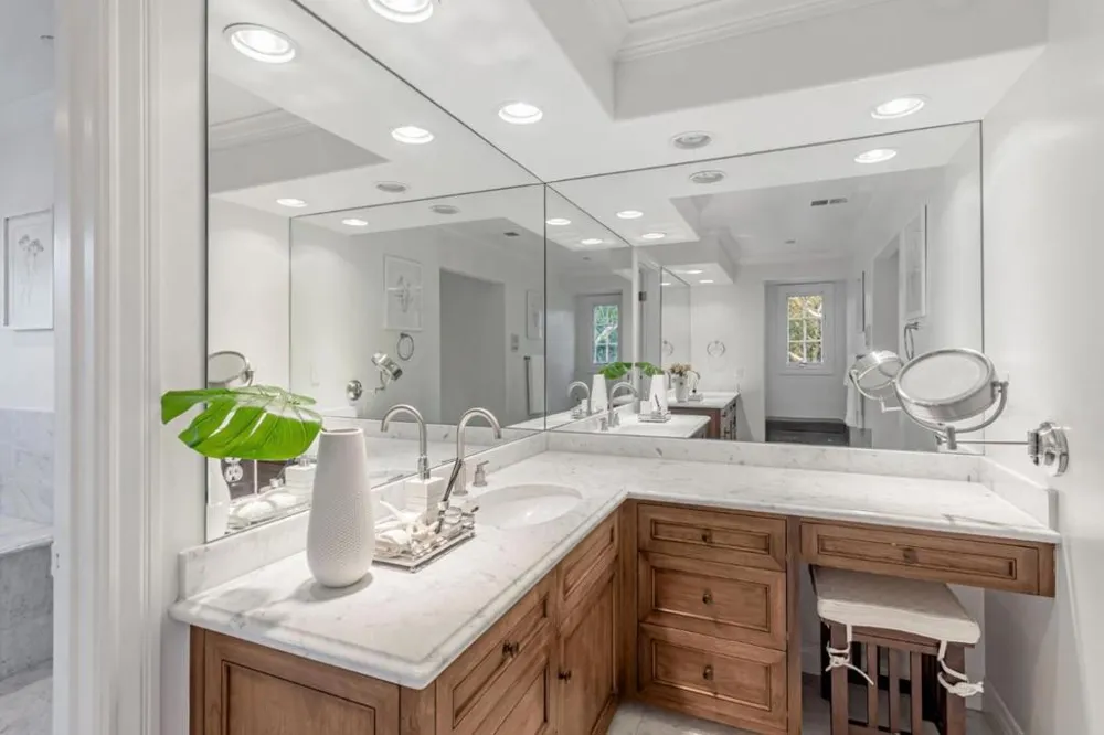 222 Oakley Avenue San Carlos, CA 94070