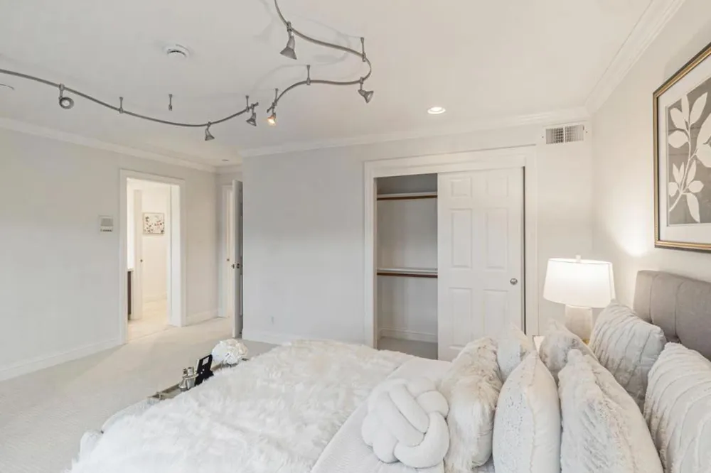 222 Oakley Avenue San Carlos, CA 94070