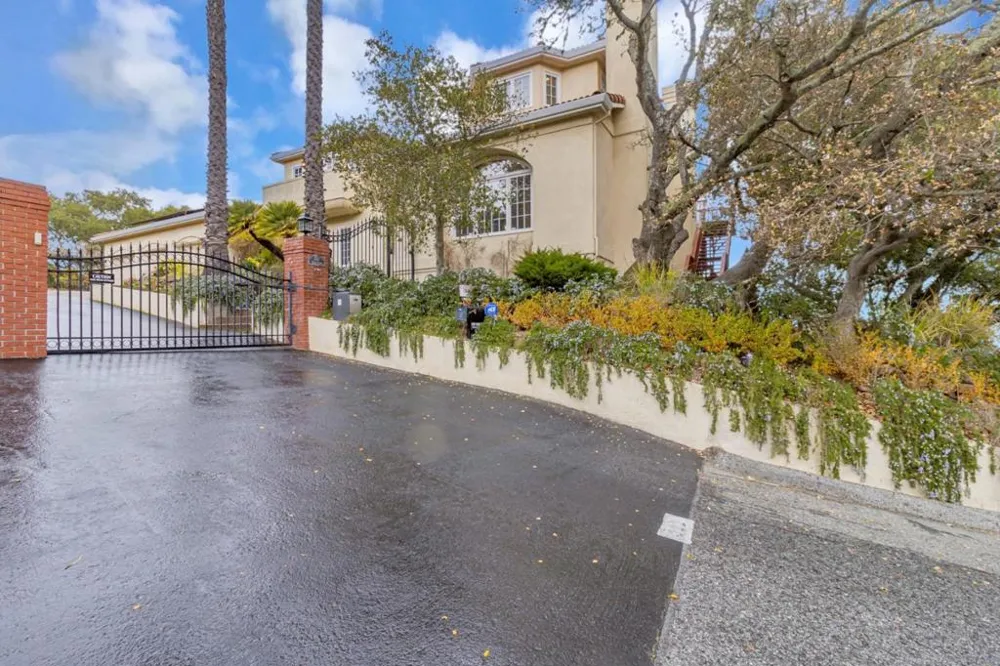 222 Oakley Avenue San Carlos, CA 94070