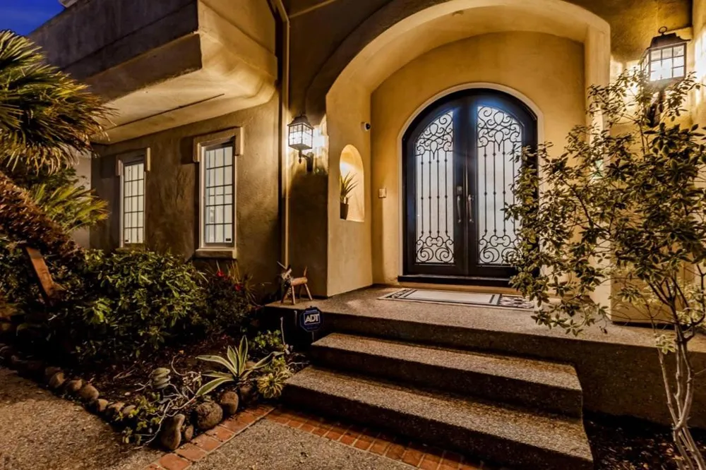 222 Oakley Avenue San Carlos, CA 94070