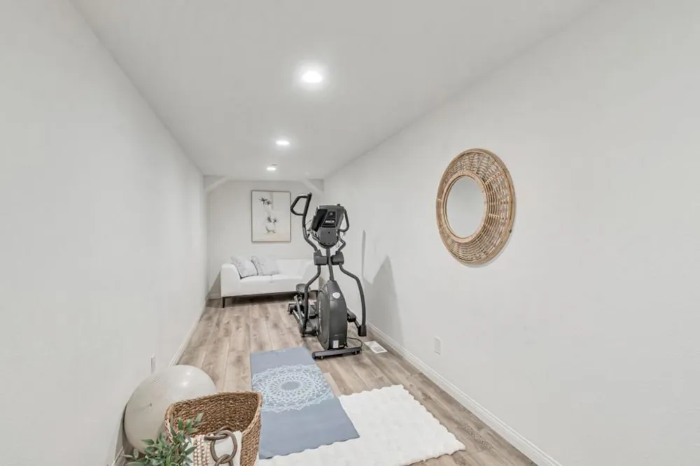 222 Oakley Avenue San Carlos, CA 94070