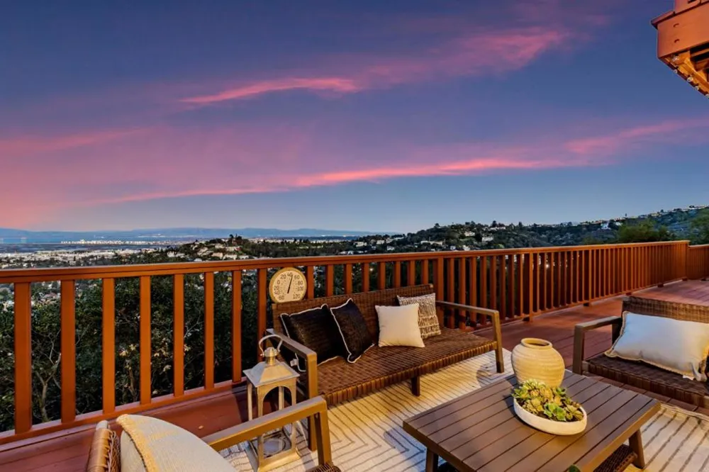 222 Oakley Avenue San Carlos, CA 94070