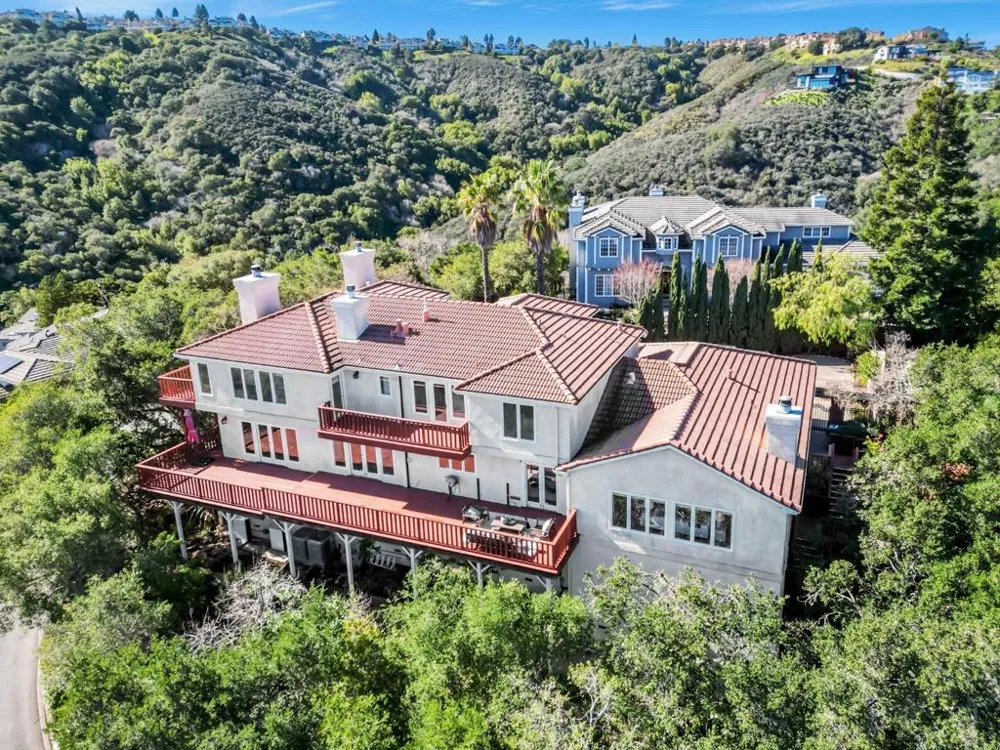 222 Oakley Avenue San Carlos, CA 94070