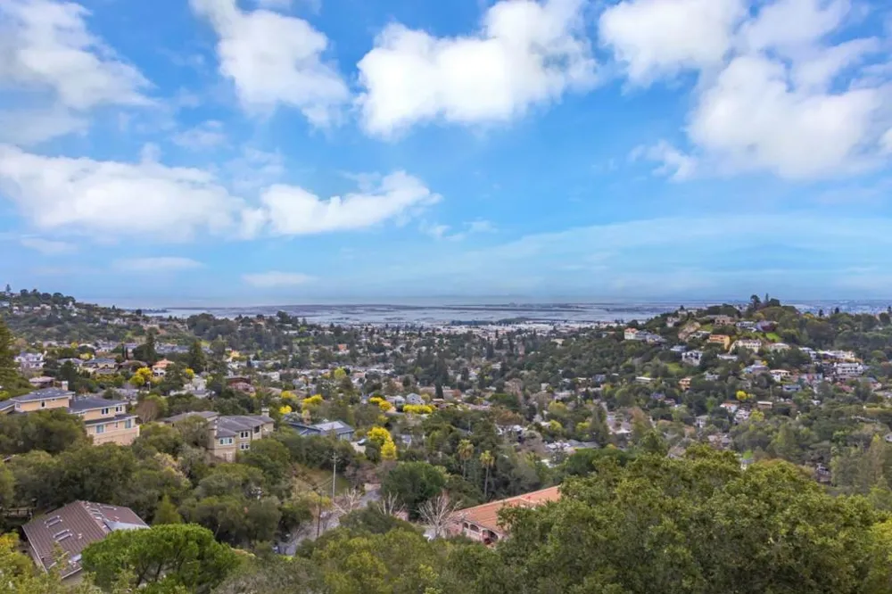 222 Oakley Avenue San Carlos, CA 94070