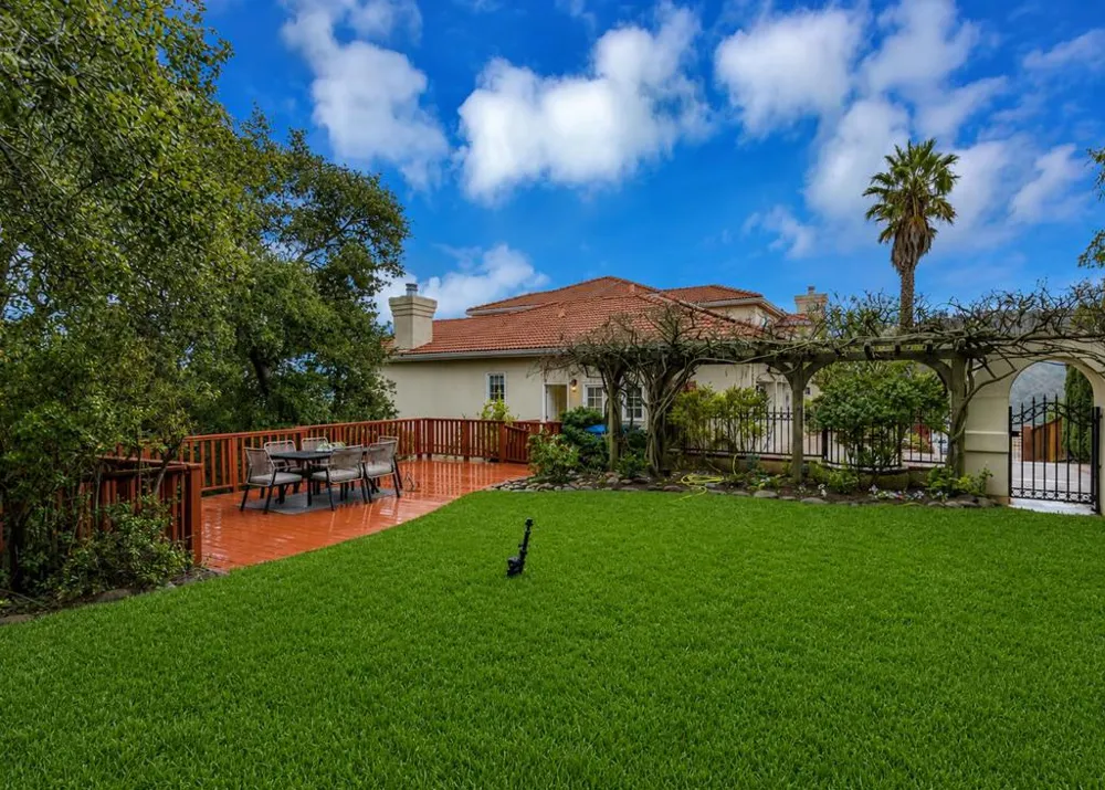 222 Oakley Avenue San Carlos, CA 94070