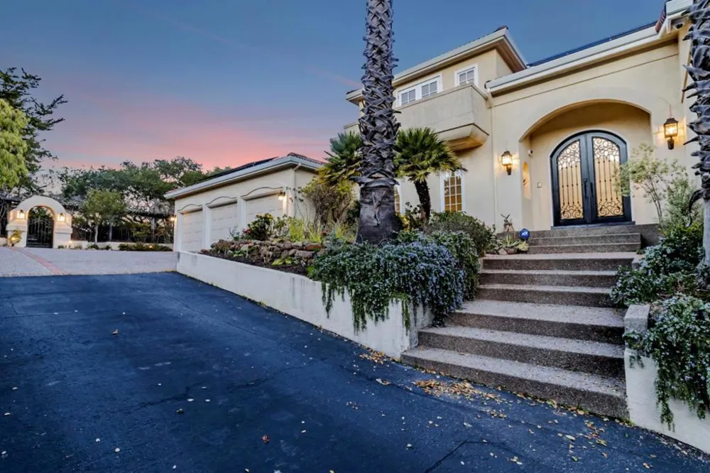 222 Oakley Avenue San Carlos, CA 94070