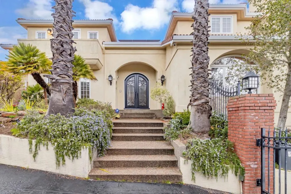 222 Oakley Avenue San Carlos, CA 94070