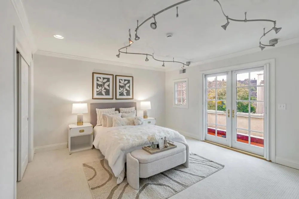 222 Oakley Avenue San Carlos, CA 94070