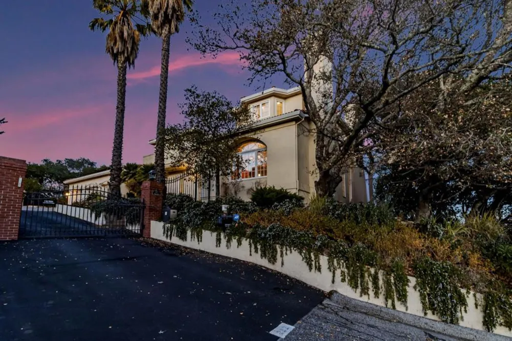 222 Oakley Avenue San Carlos, CA 94070