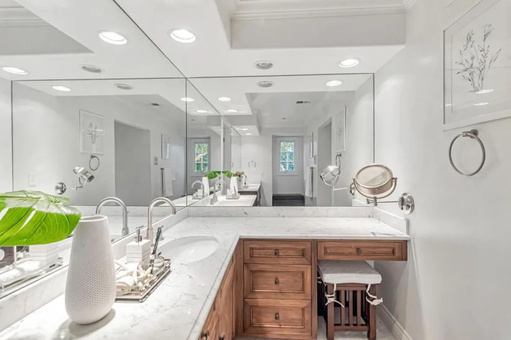 222 Oakley Avenue San Carlos, CA 94070