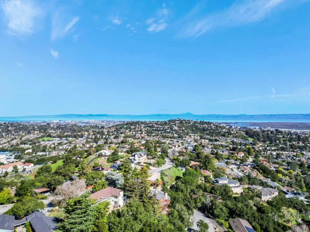 222 Oakley Avenue San Carlos, CA 94070