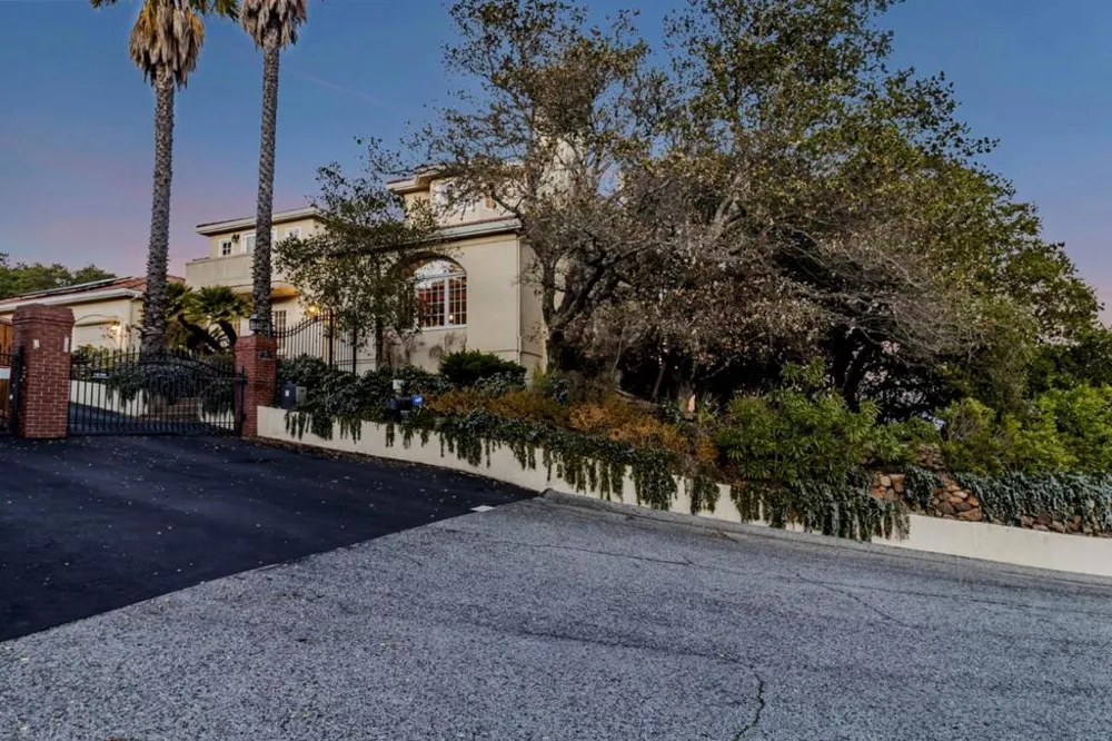 222 Oakley Avenue San Carlos, CA 94070