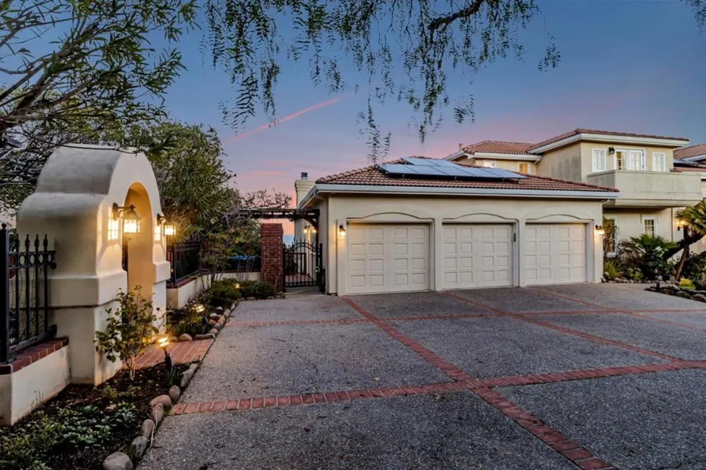222 Oakley Avenue San Carlos, CA 94070