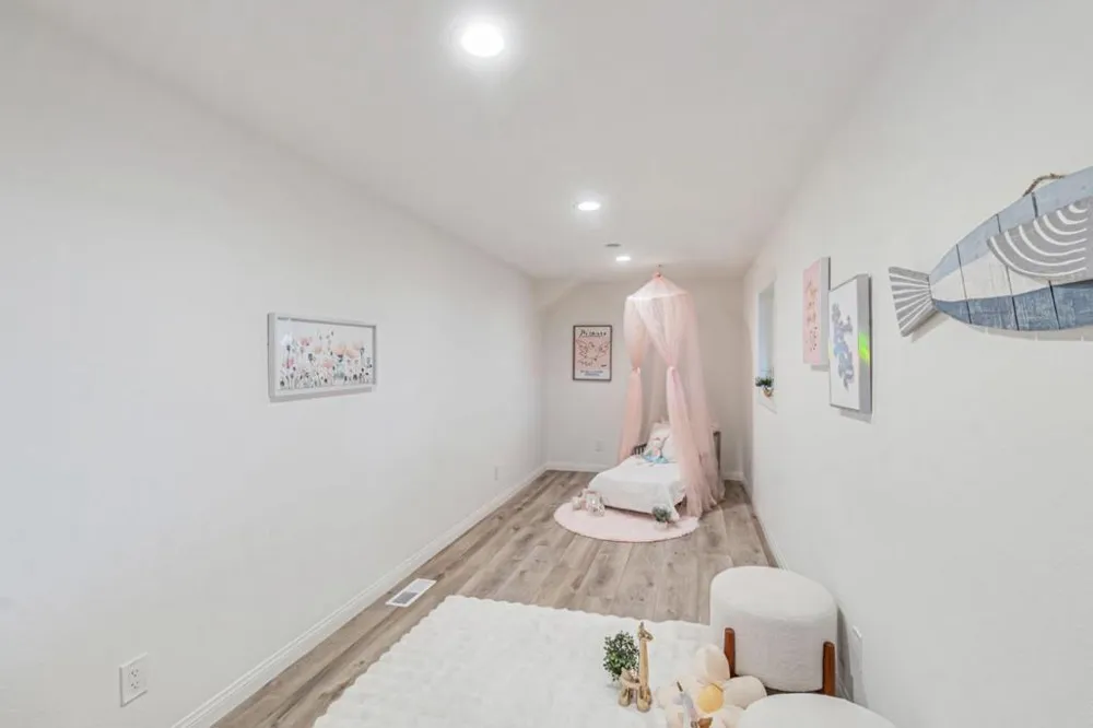222 Oakley Avenue San Carlos, CA 94070
