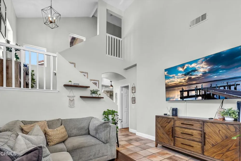 902 Paseo Brisas Lindas Oxnard, CA 93030