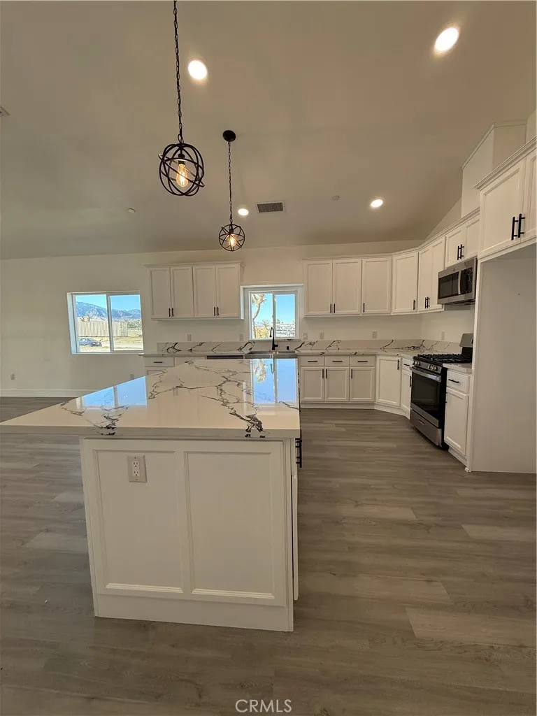 2115 Seville Pl. Pinon Hills, CA 92372