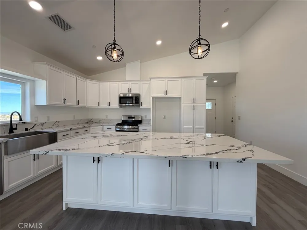 2115 Seville Pl. Pinon Hills, CA 92372