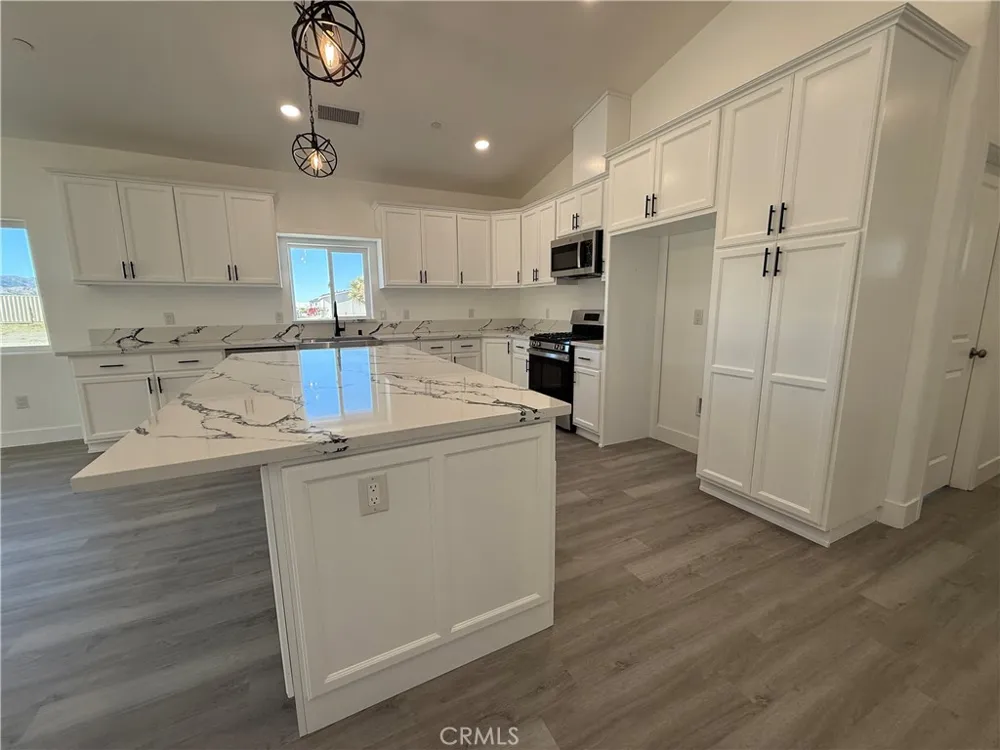 2115 Seville Pl. Pinon Hills, CA 92372