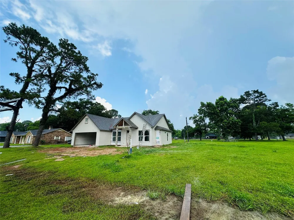 6610 Spencer Dr Jones Creek, TX 77541