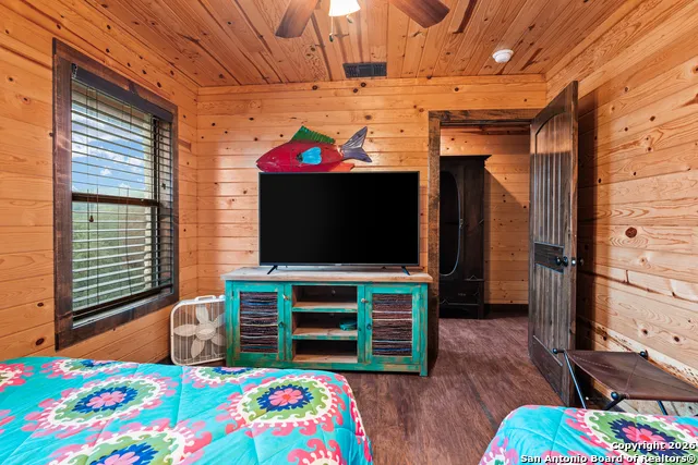 1539 River Road Concan, TX 78838
