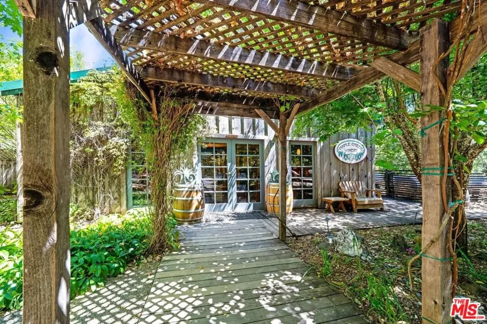 20799 Highway 128 Yorkville, CA 95494