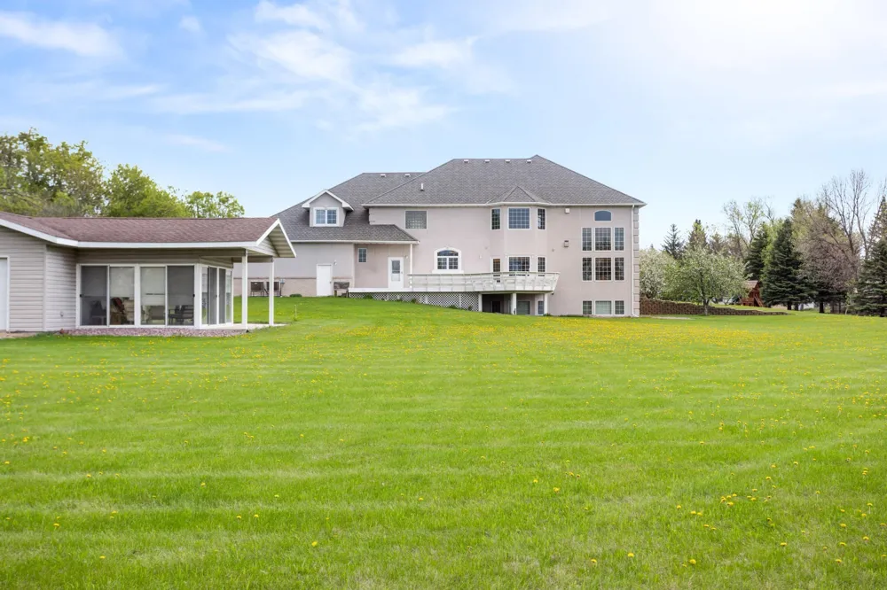 1407 15th Street Wahpeton, ND 58075