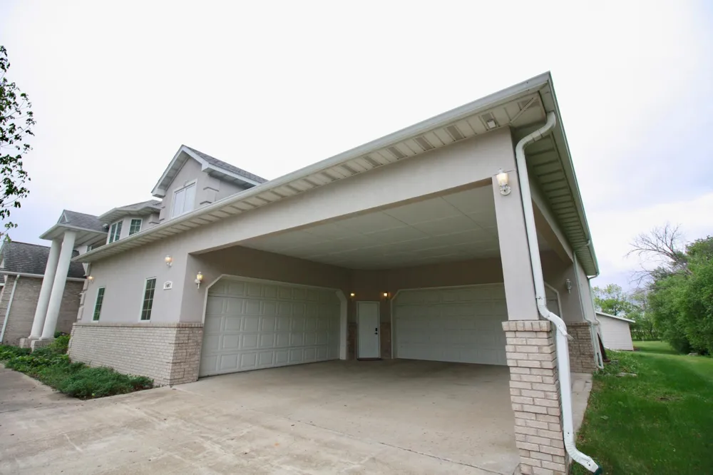 1407 15th Street Wahpeton, ND 58075