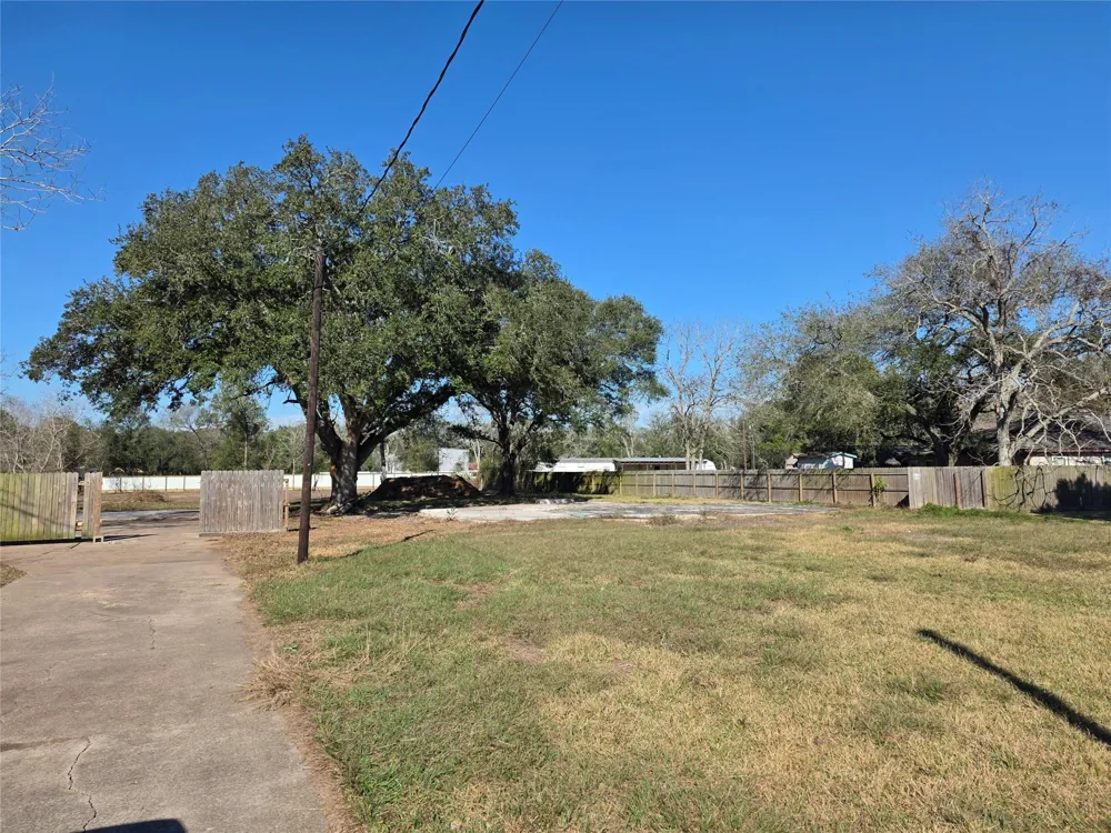 414 Gordy Road Bacliff, TX 77518