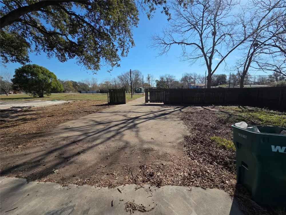 414 Gordy Road Bacliff, TX 77518
