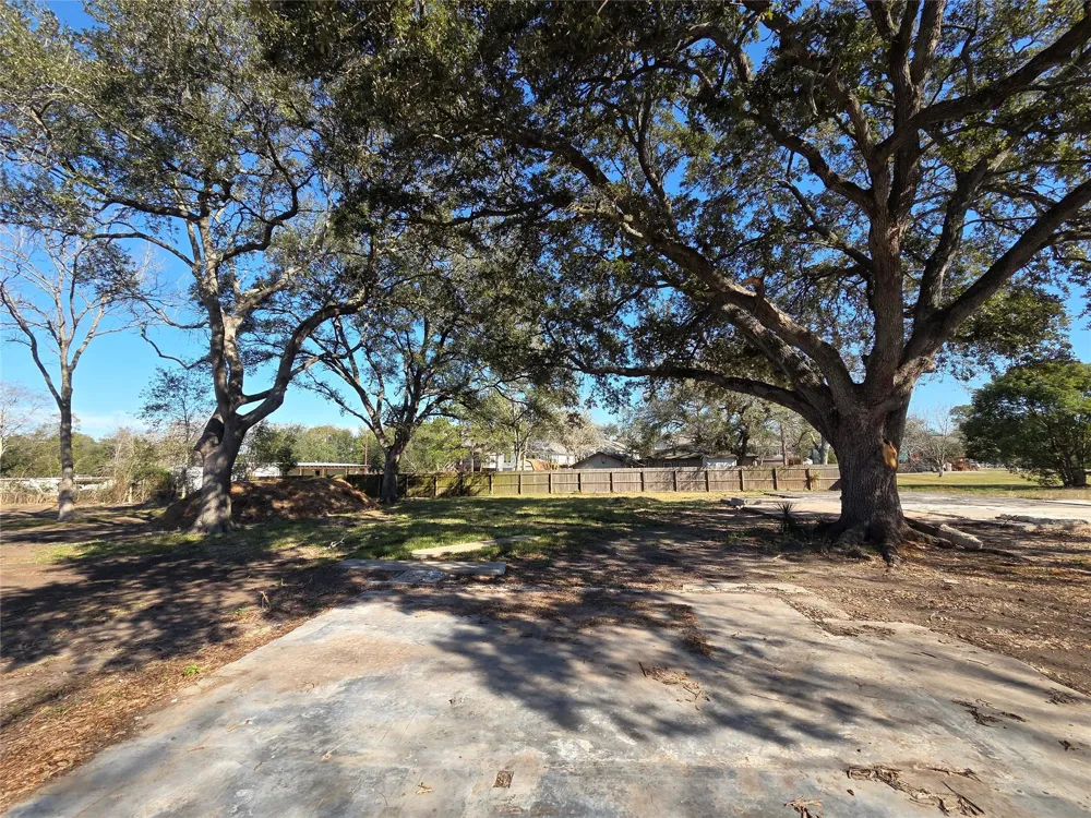 414 Gordy Road Bacliff, TX 77518