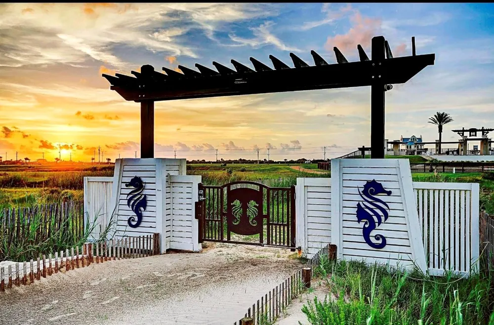 326 Seagrass Gilchrist, TX 77617