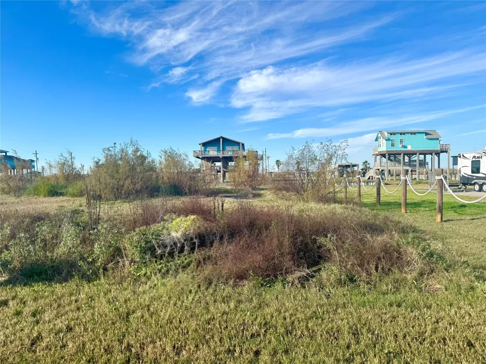 1057 Mabry Street Gilchrist, TX 77617