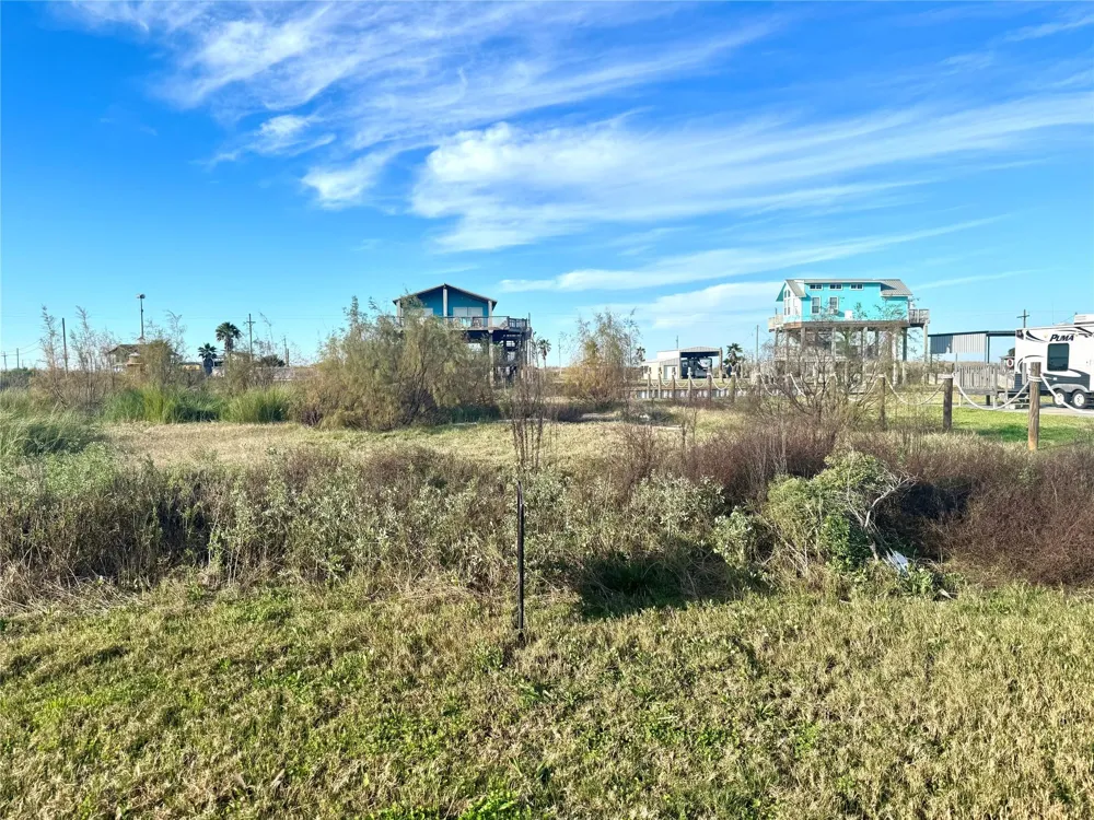 1057 Mabry Street Gilchrist, TX 77617
