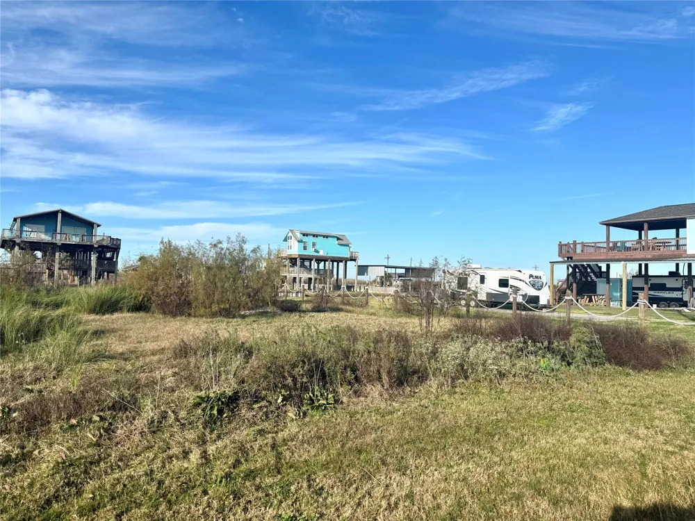 1057 Mabry Street Gilchrist, TX 77617