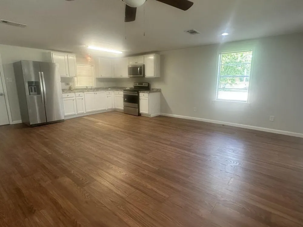 125 Kellum Street Liberty, TX 77575