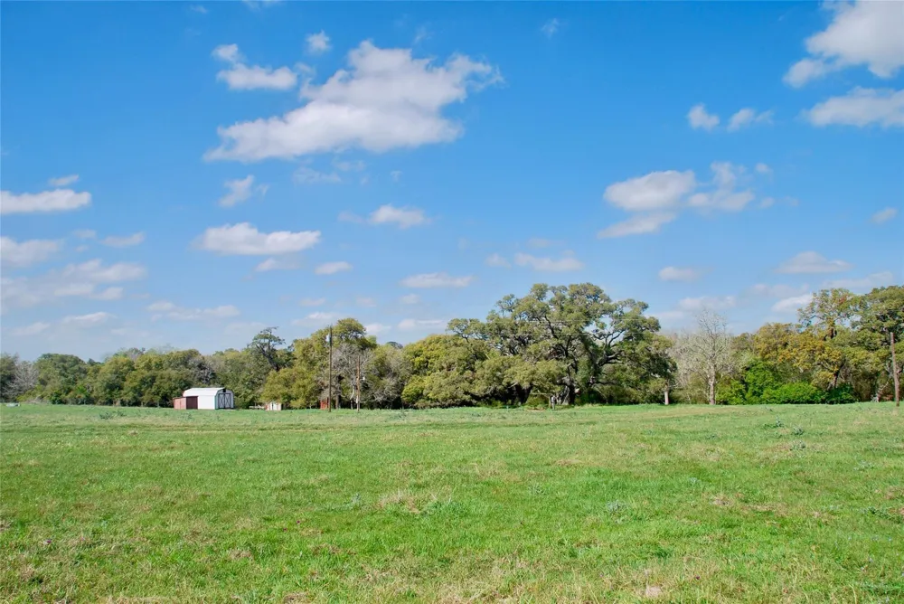 494 County Road 217c Schulenburg, TX 78956