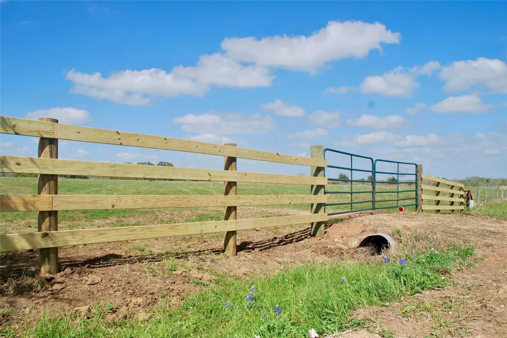 494 County Road 217c Schulenburg, TX 78956