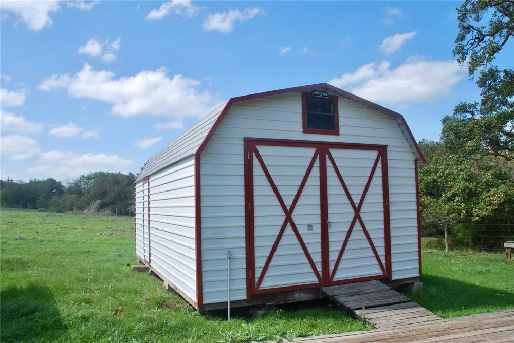 494 County Road 217c Schulenburg, TX 78956