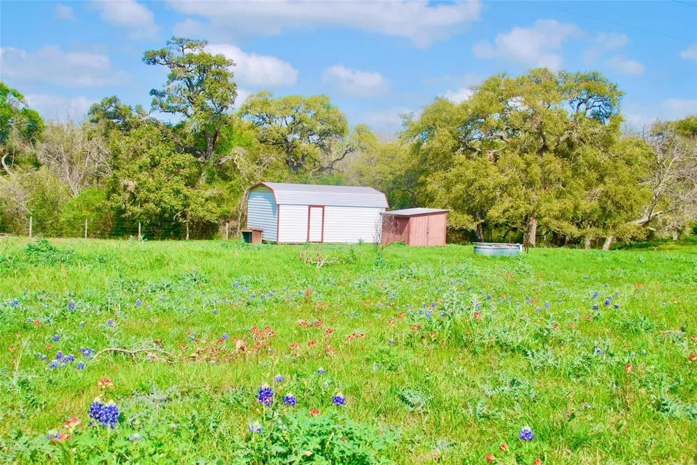 494 County Road 217c Schulenburg, TX 78956