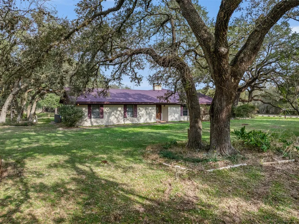 1273 Highway 90a W Sheridan, TX 77475