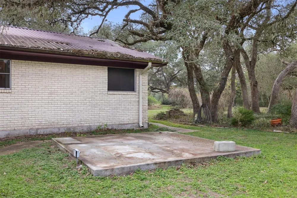 1273 Highway 90a W Sheridan, TX 77475
