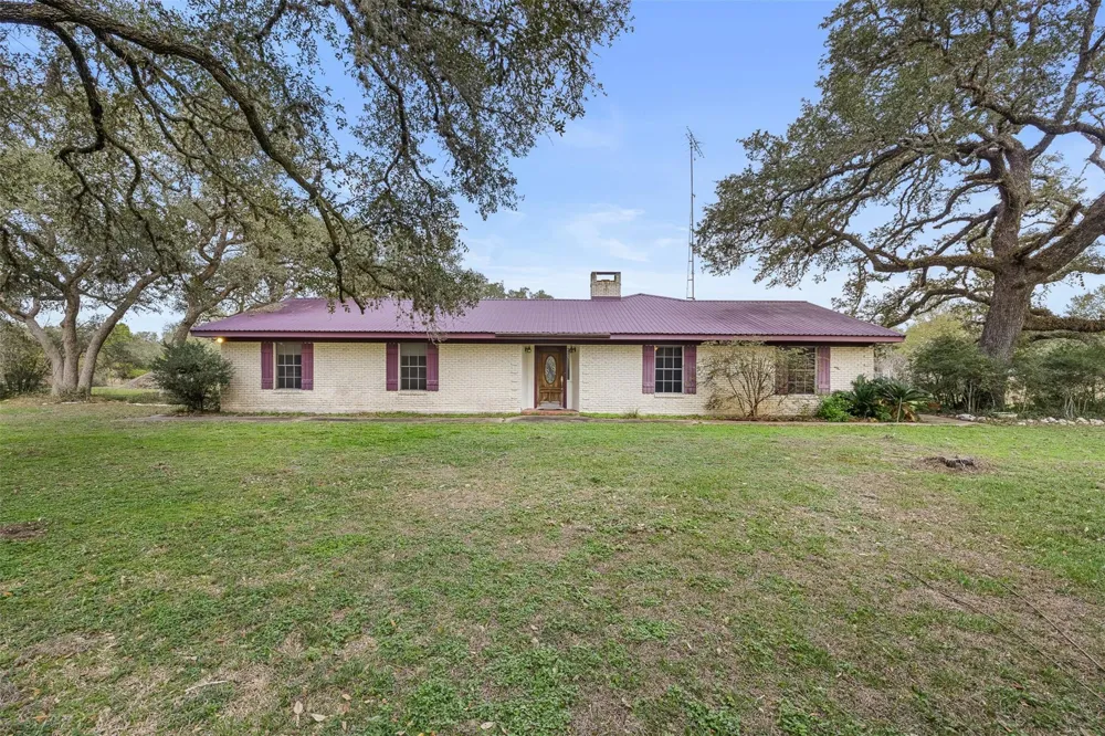 1273 Highway 90a W Sheridan, TX 77475