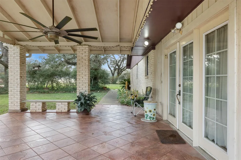 1273 Highway 90a W Sheridan, TX 77475