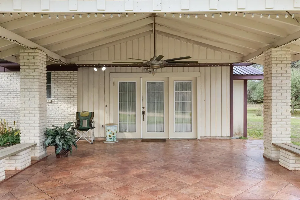 1273 Highway 90a W Sheridan, TX 77475